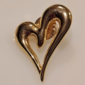 Elegant Gold Heart Brooch